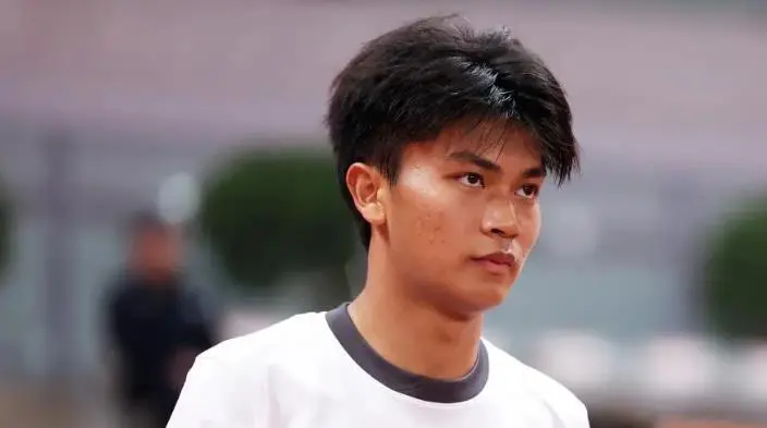 一家俱乐部, 圈比赛中争 一家俱乐部, 圈比赛中争